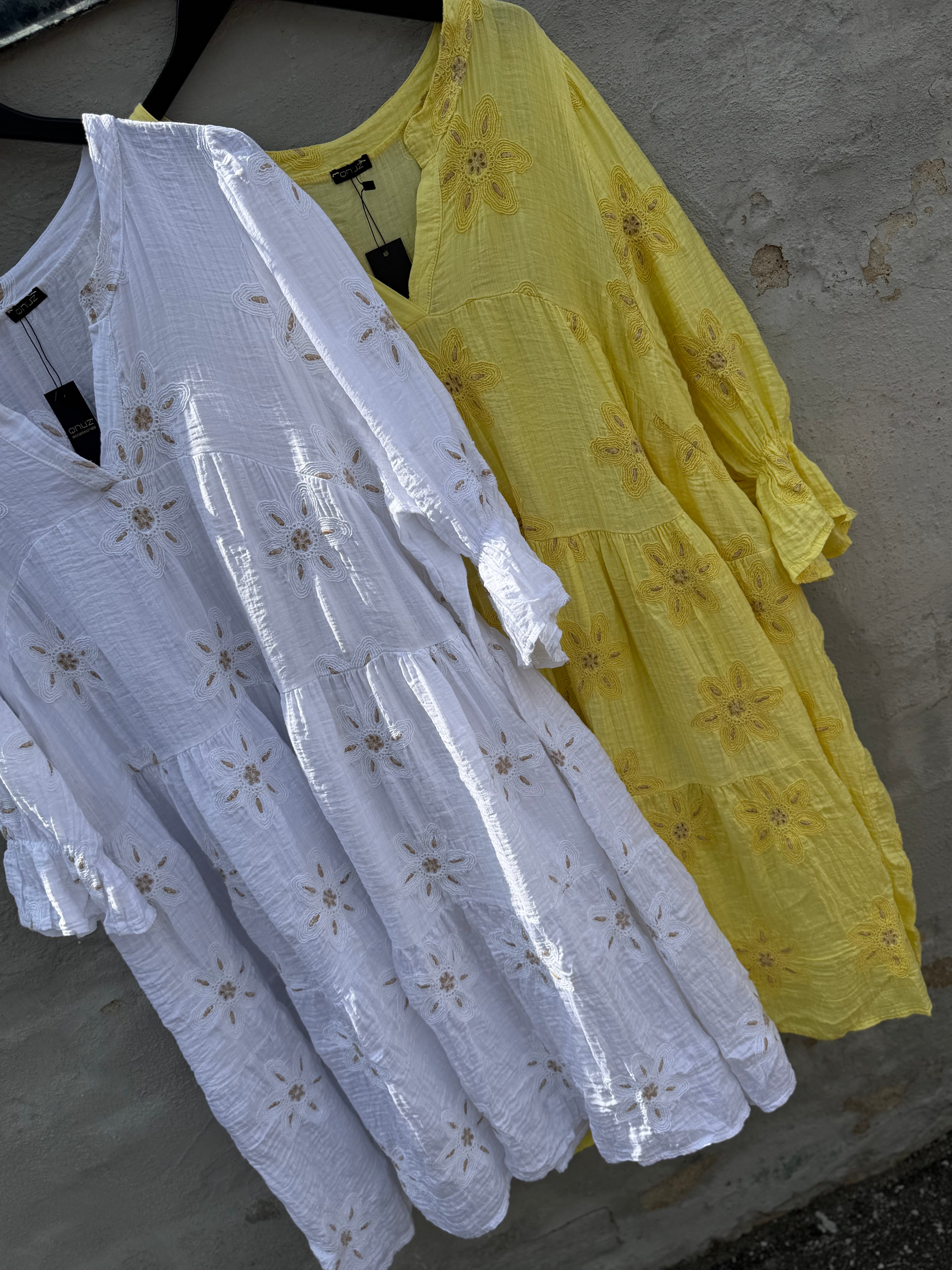 Qnuz 9348 Embrodery dress white