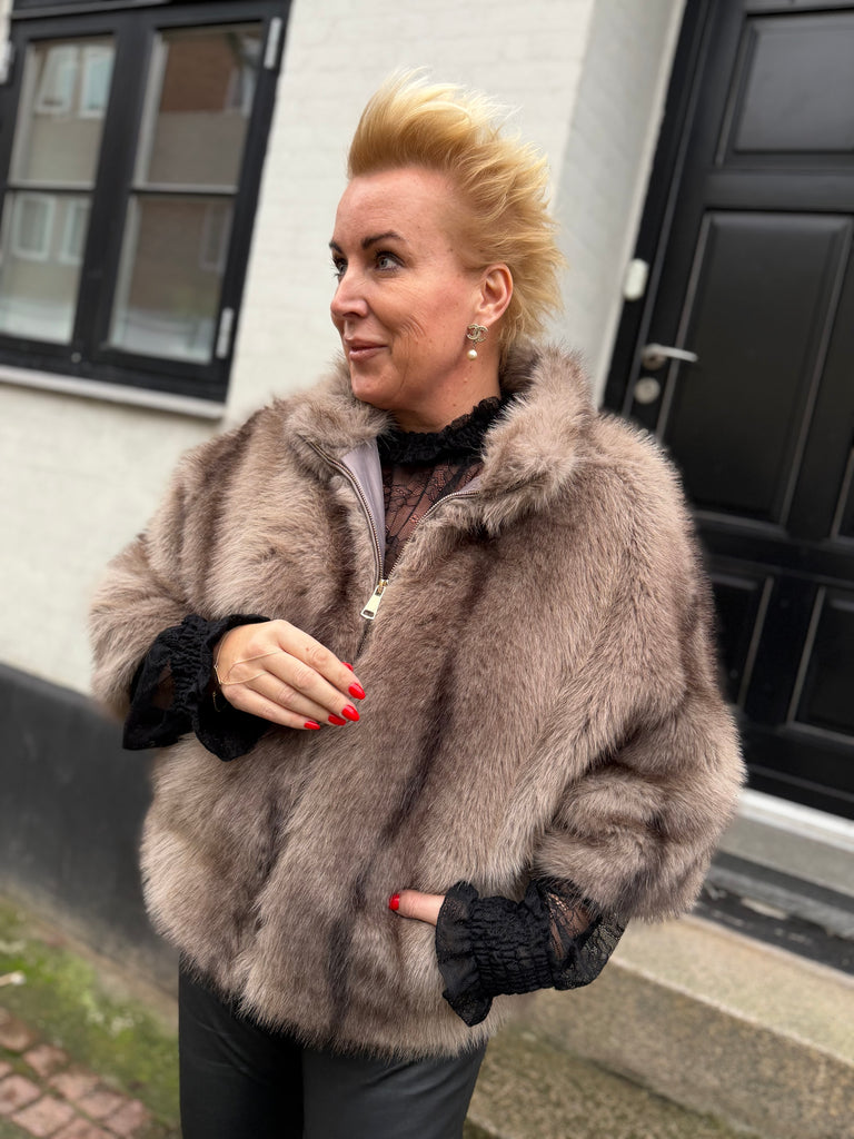 By Engbork Carmen pels fake raccoon