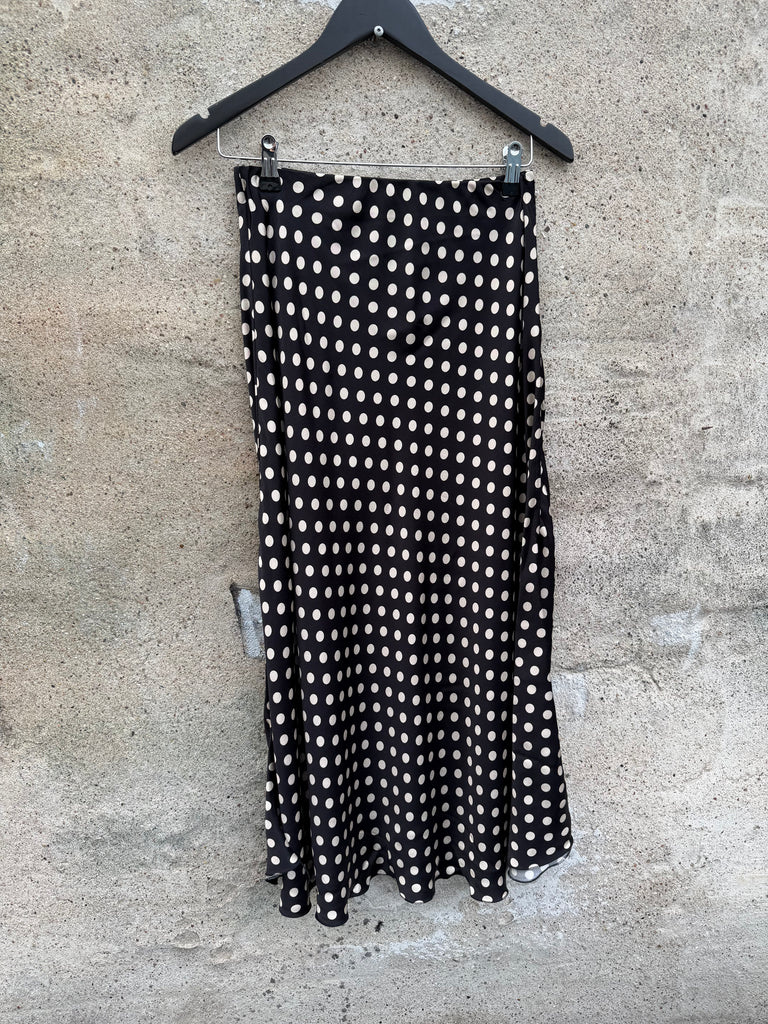 Qnuz 9207 satin skirt big dots black