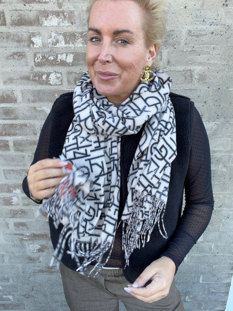 Tørklæde 0252-01 Letters scarf cream