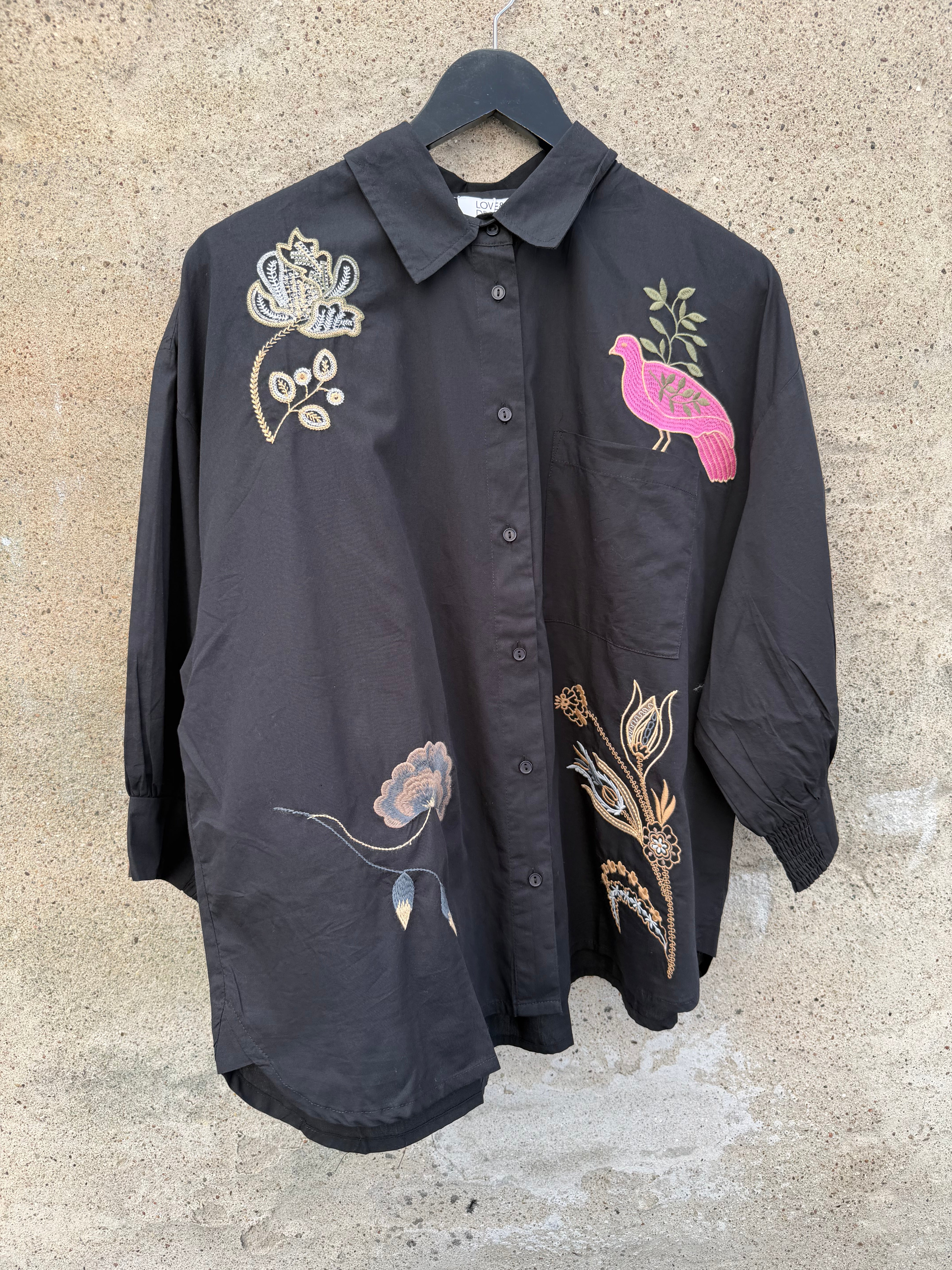 Love & Divine love1604-4 shirt black