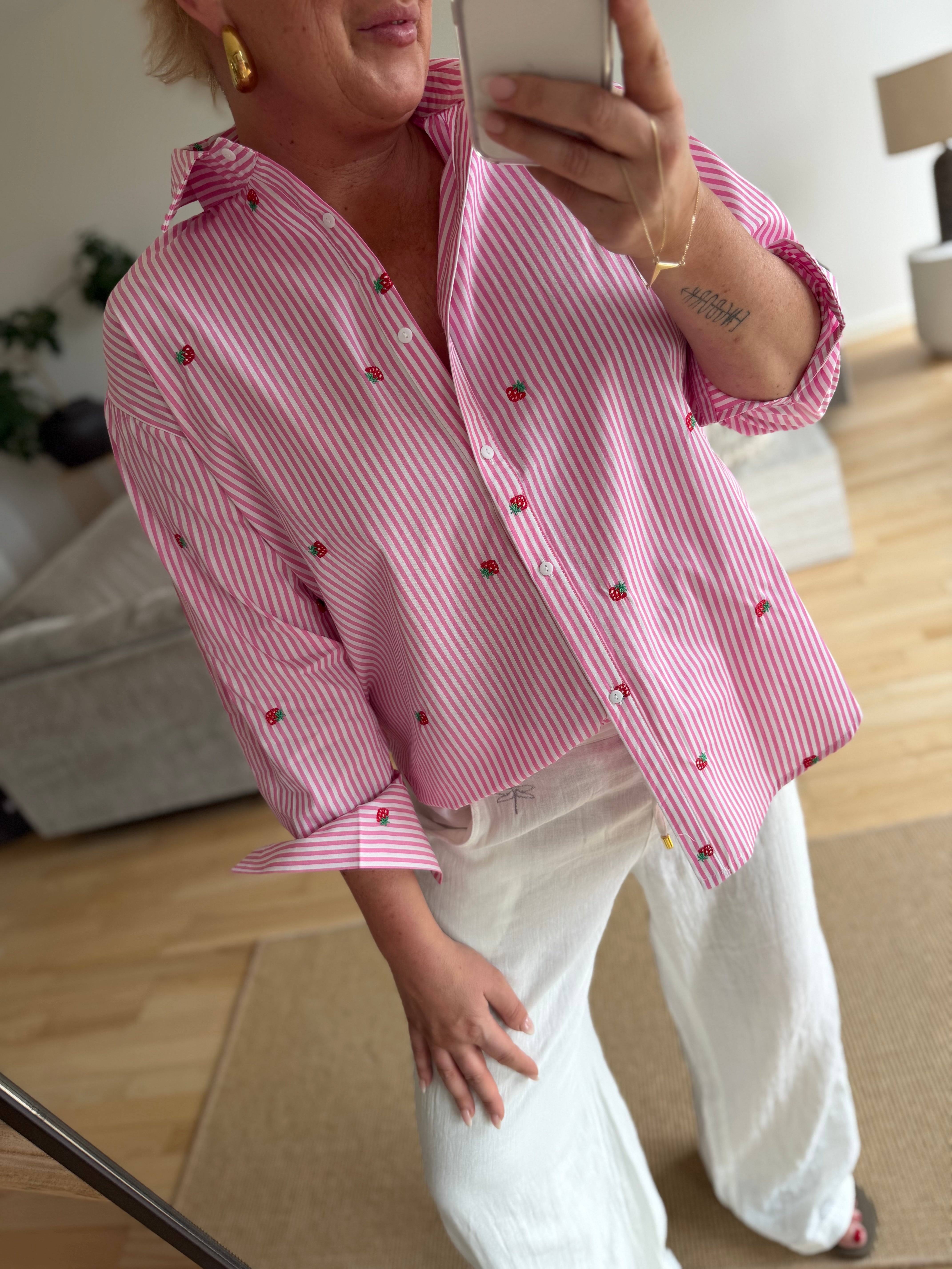 QNUZ 9277 Strawberry shirt bublegum