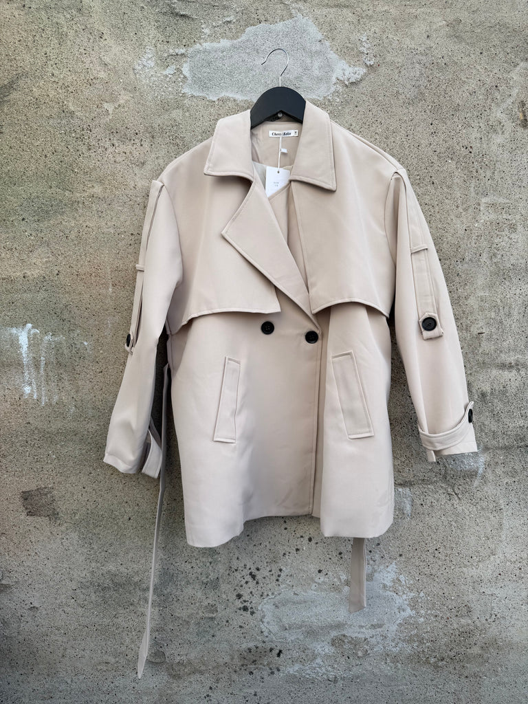 By Engbork Juliet short trench coat sand