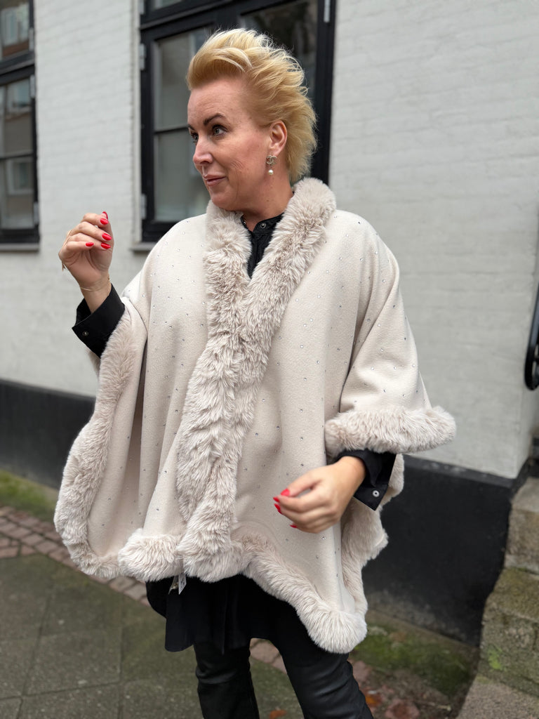 By Engbork Melanie strik poncho sand