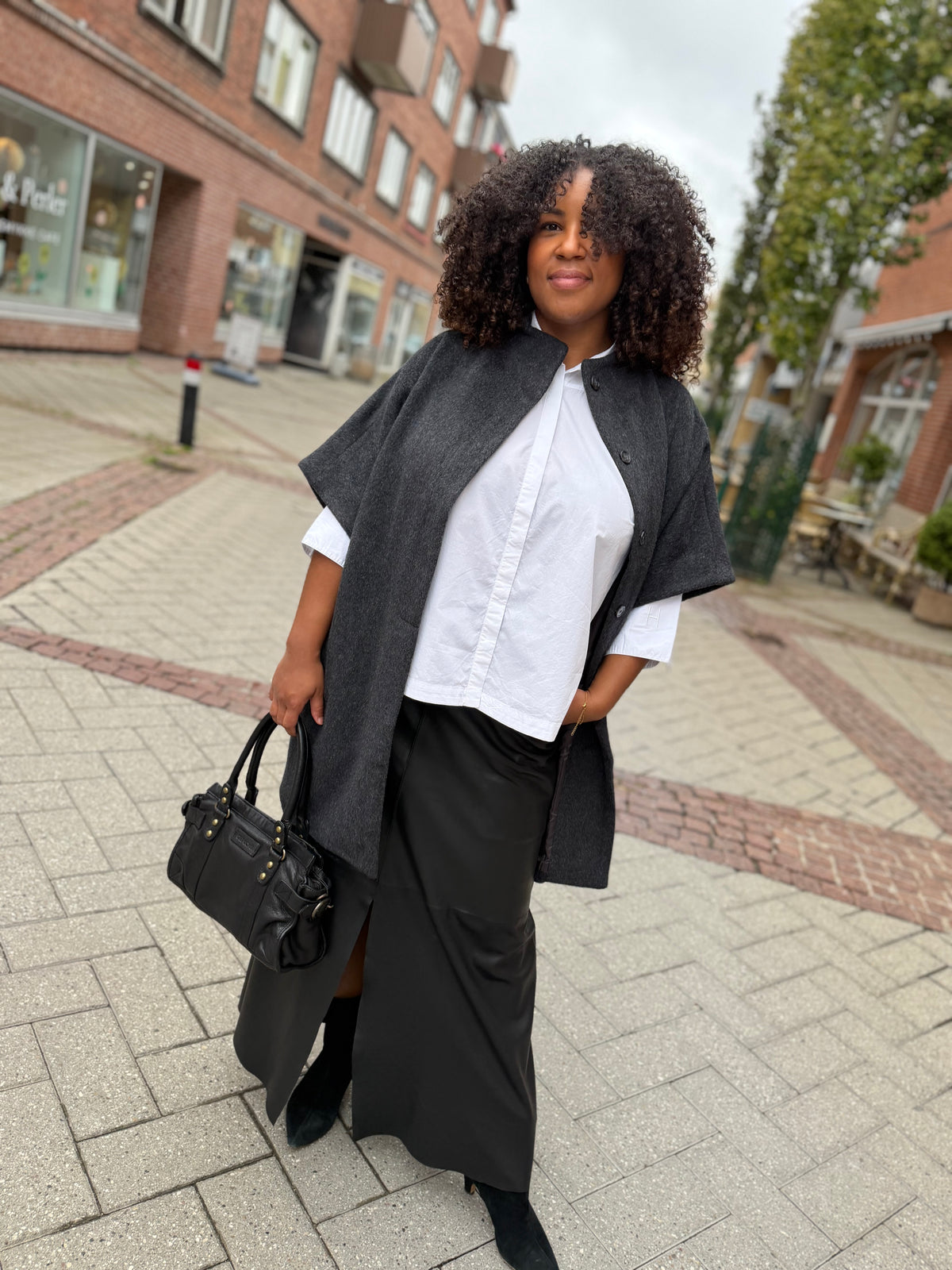 Sofie Schnoor S263400 Palomina cape dark grey