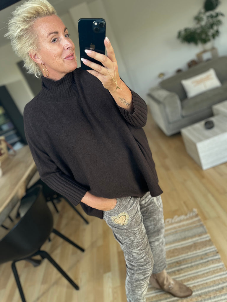 By Engbork Joy strik brown