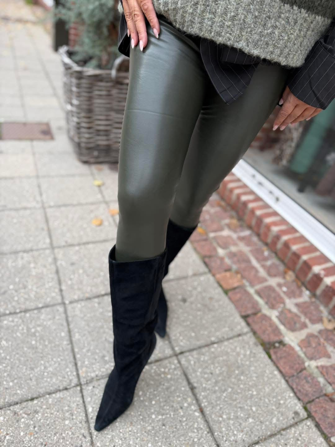 By Engbork Norfy coated leggins olive