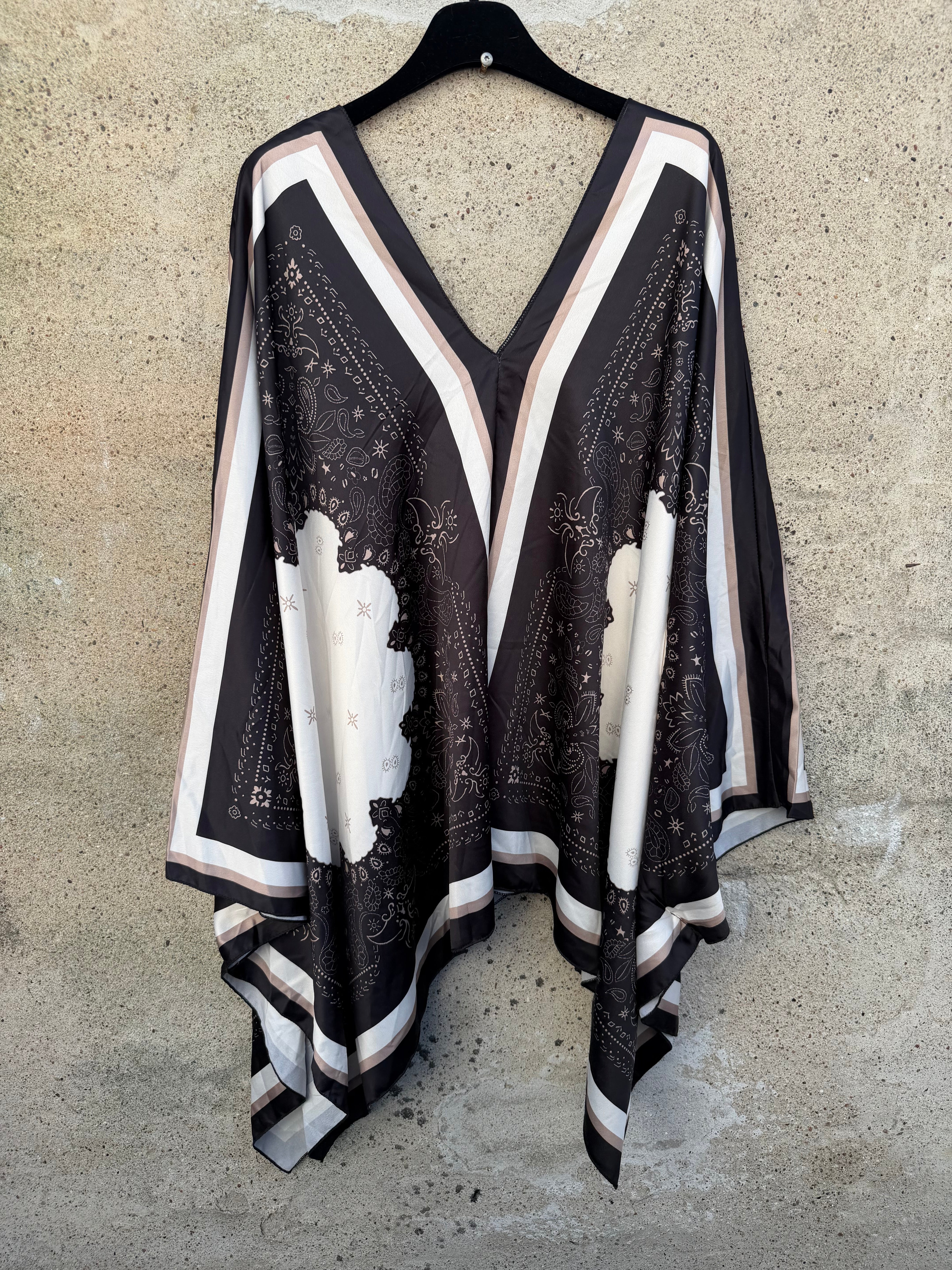 Casablanca summer poncho black