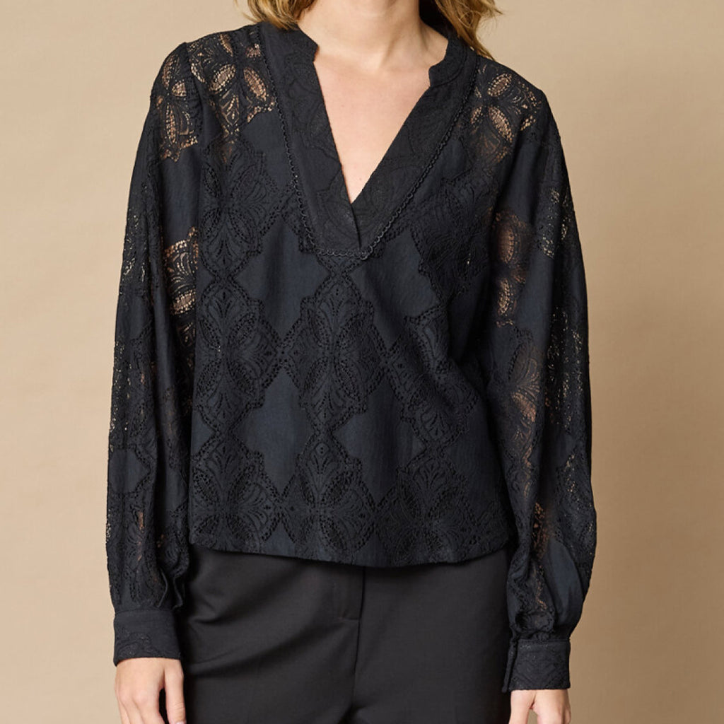 Love & Divine love1307 lace blouse black