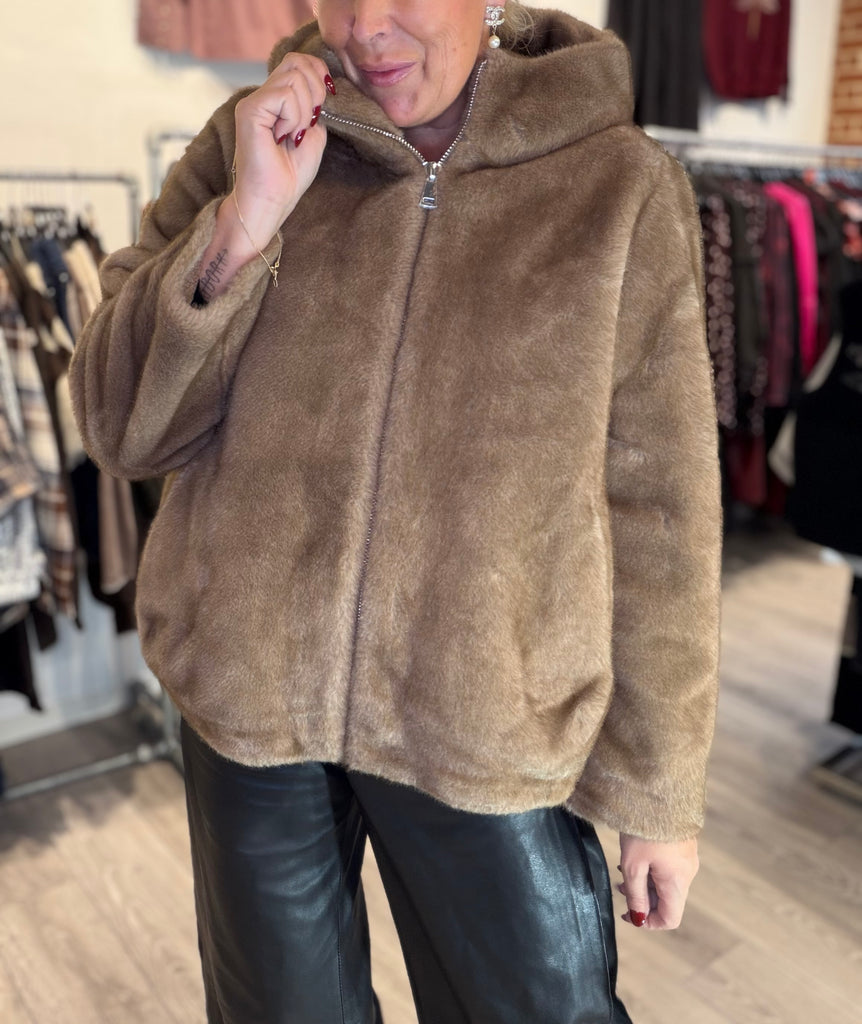By Engbork Norma faux fur taupe