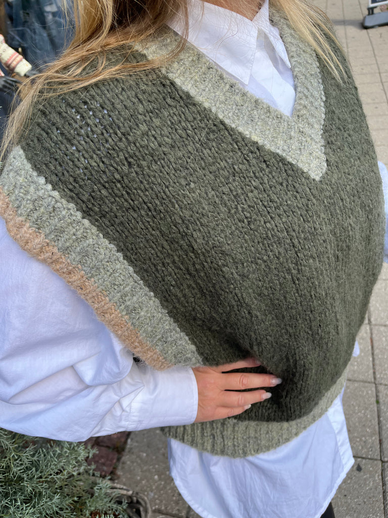 LECOCO 34933 Xenia vest army