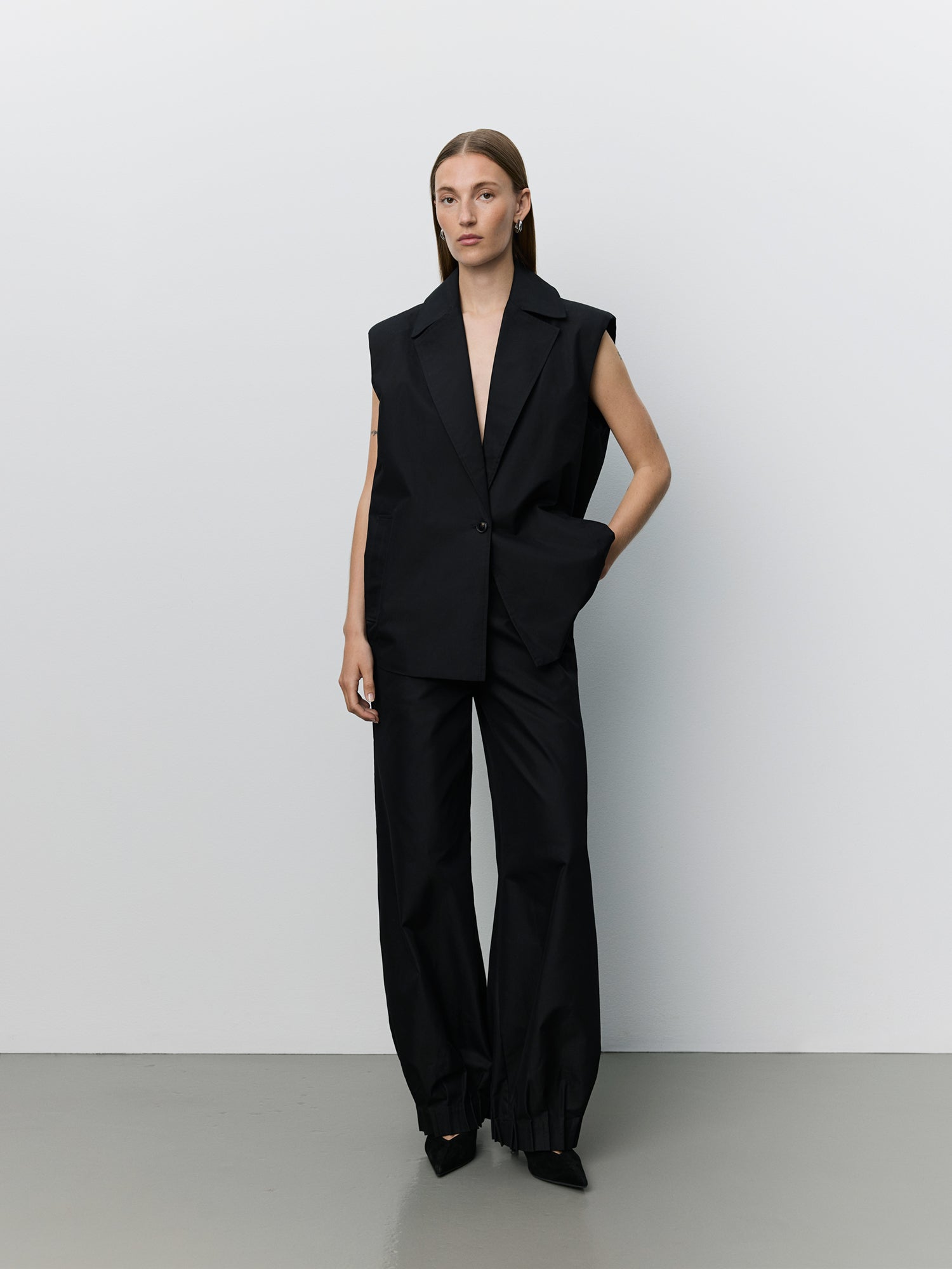 Sofie Schnoor S263277 Lanea pleated hem vest black