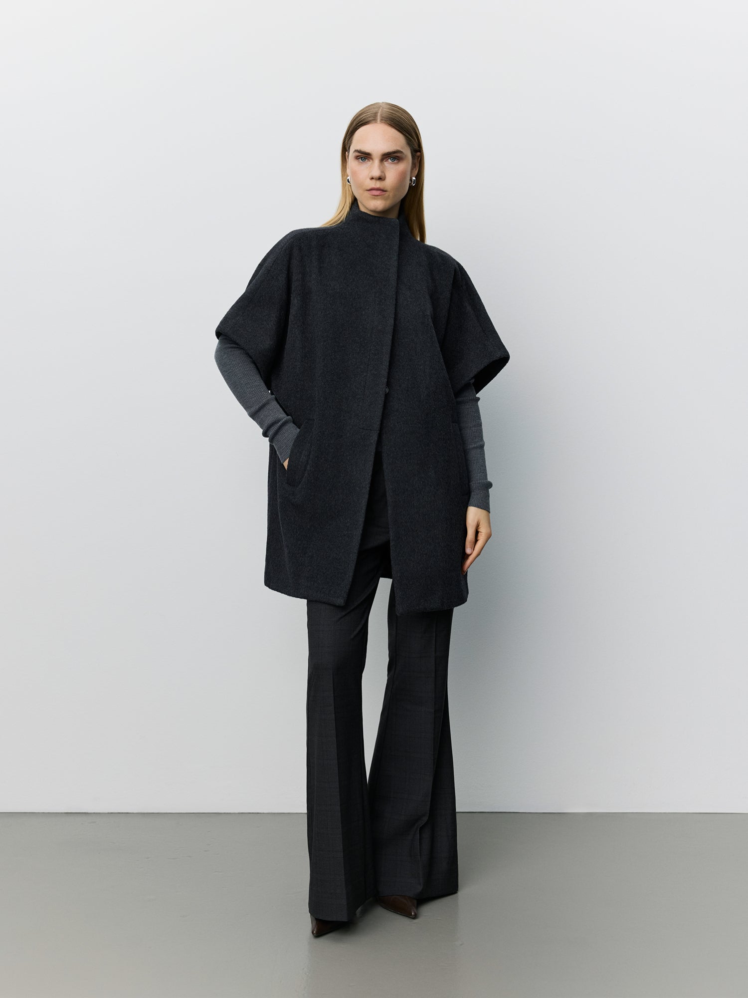 Sofie Schnoor S263400 Palomina cape dark grey