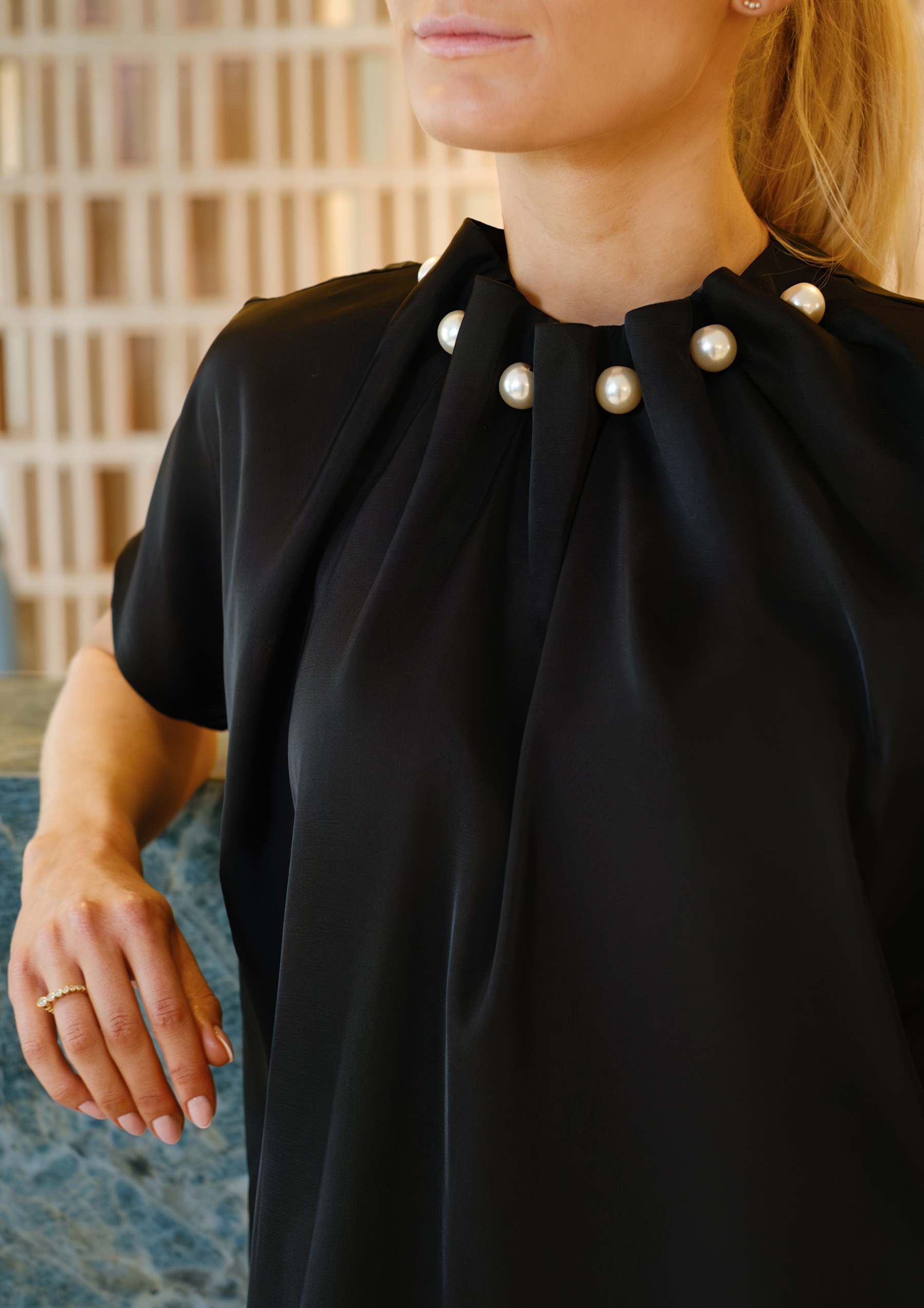 Liberte 22379 Pip SS pearl blouse black