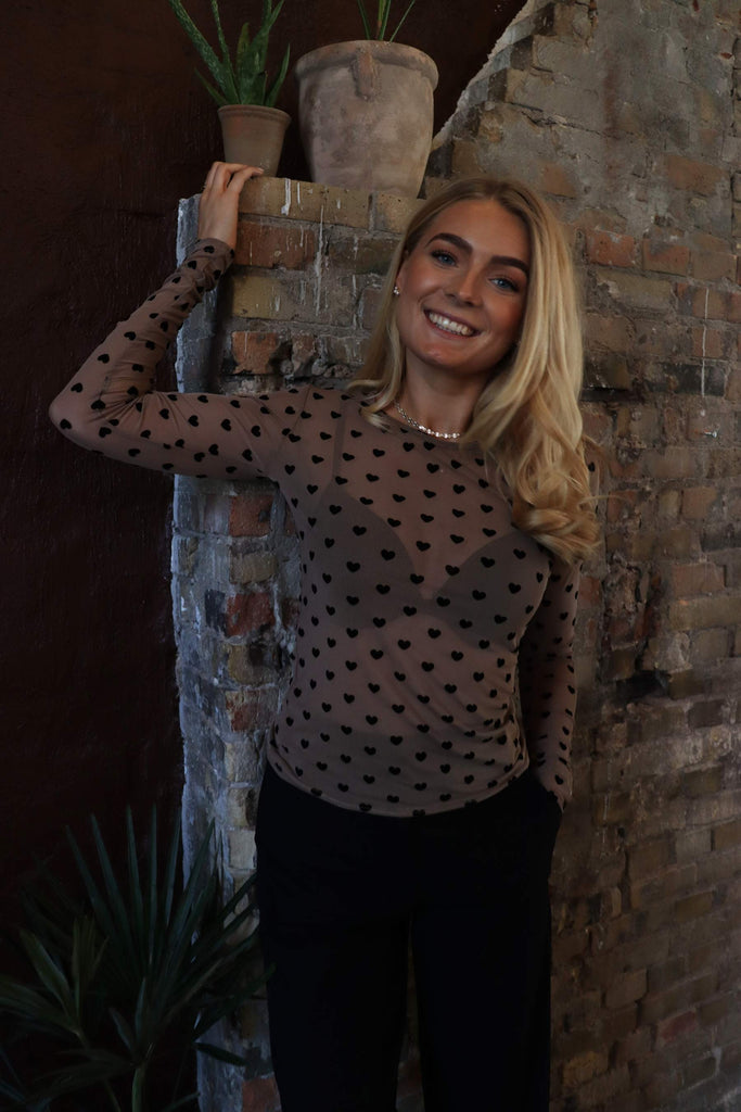 Liberte 22065 mesh LS T-shirt sand flock heart