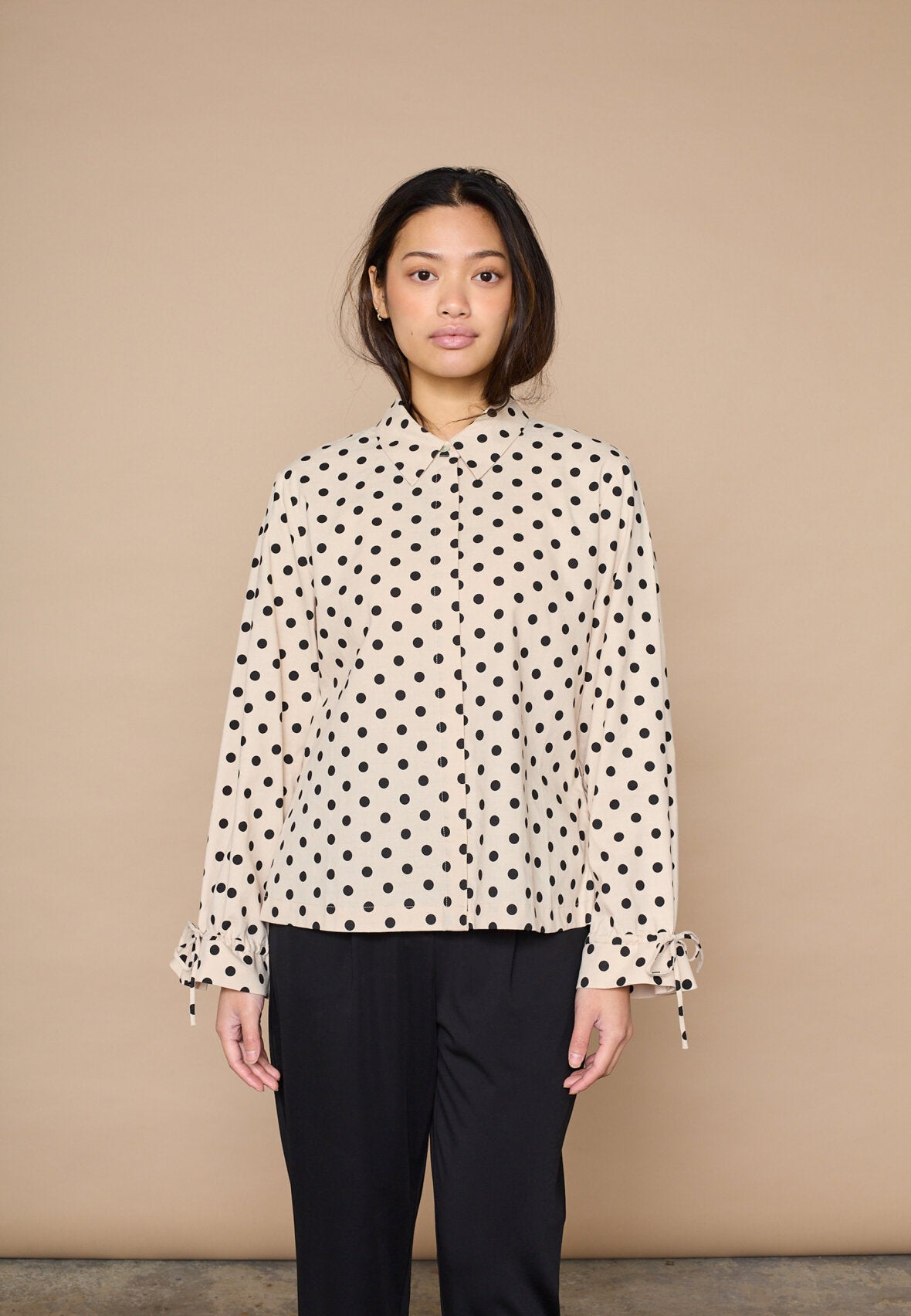 Love & Divine love1497 shirt dot cream