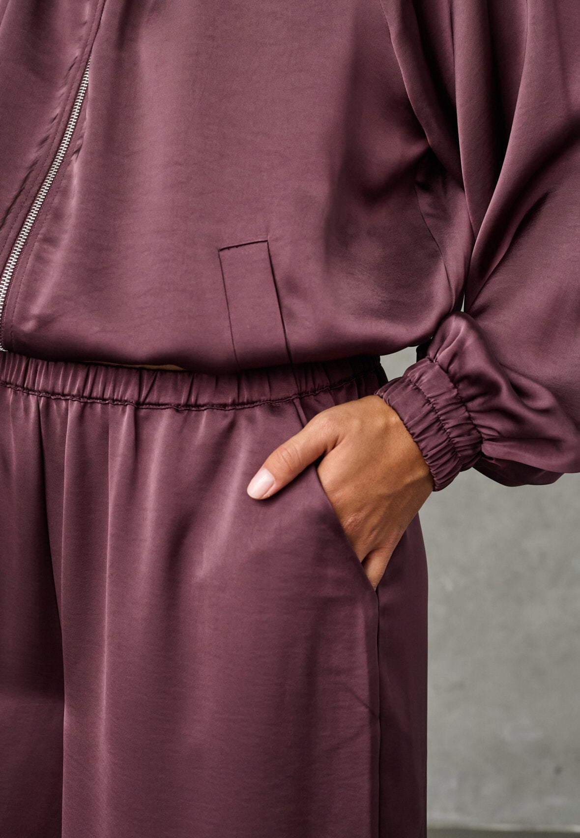 Love & Divine love1525-5 pants satin bordeaux