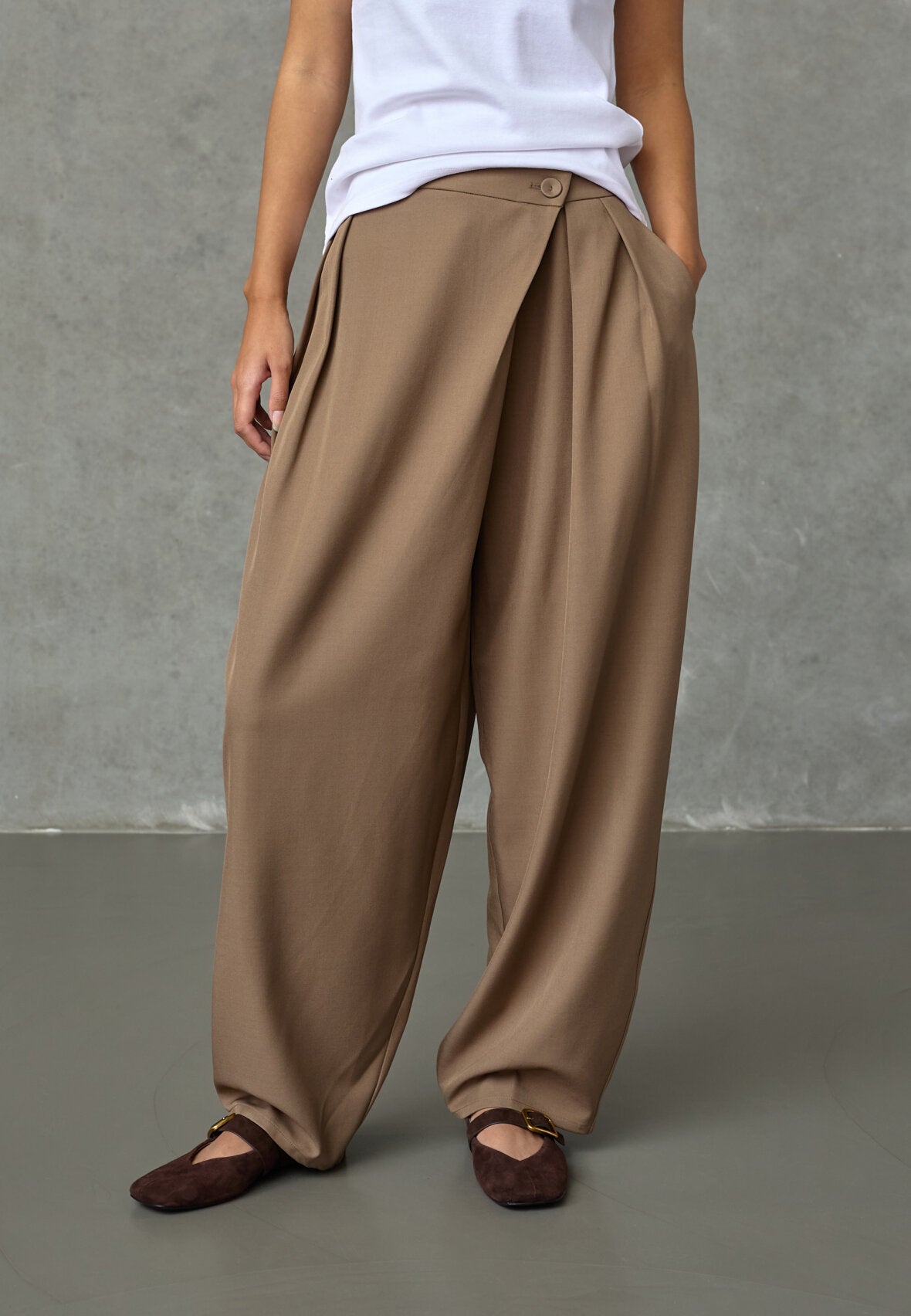Love & Divine love1614 pants dark camel