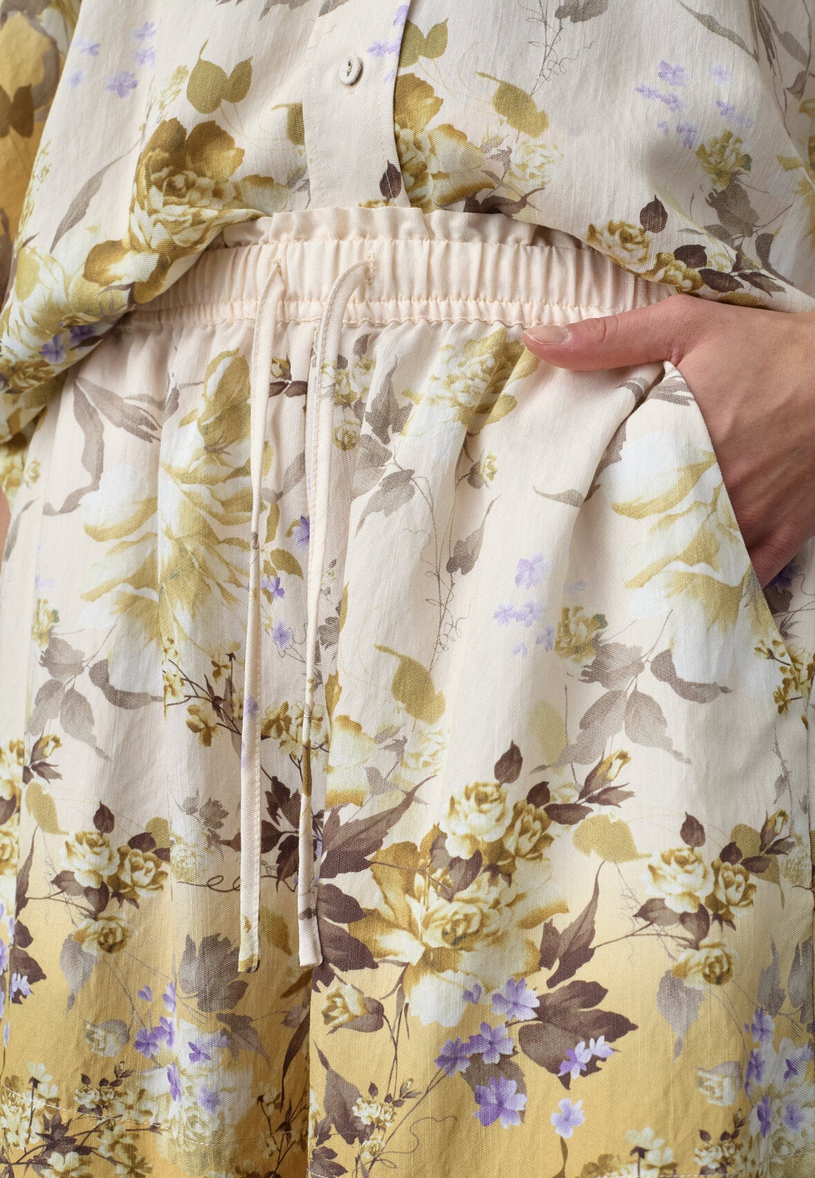 Love & Divine love970-13 shorts flower yellow