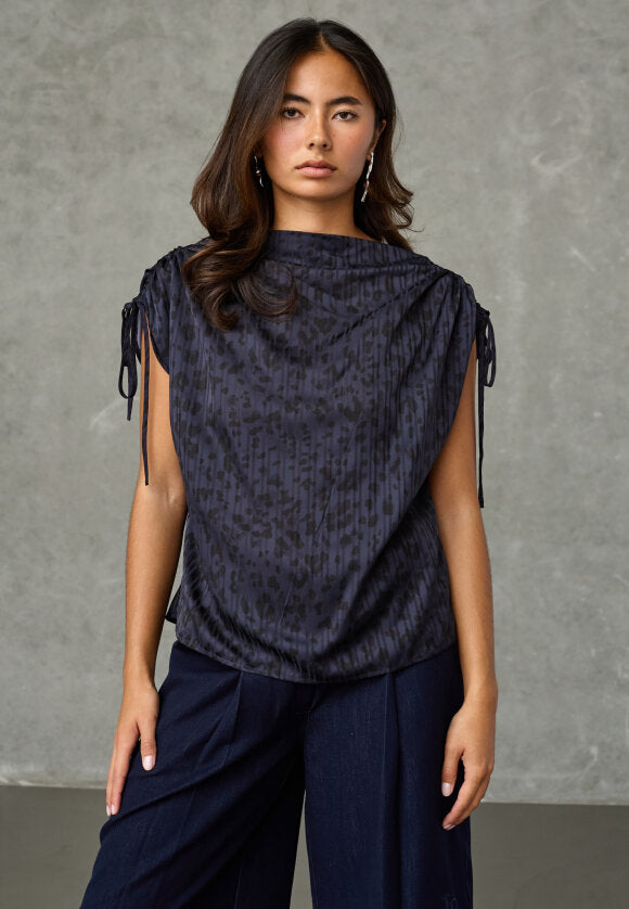 Love & Divine love1661 top navy leo